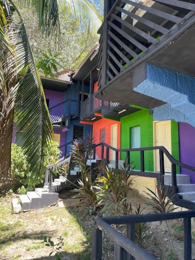Airport Inn Roatan Екстериор снимка